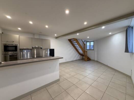 Maison de ville à louer 690 € 4 pièces 3 chambres 98 m² Hôtel de Ville Cognac 16100