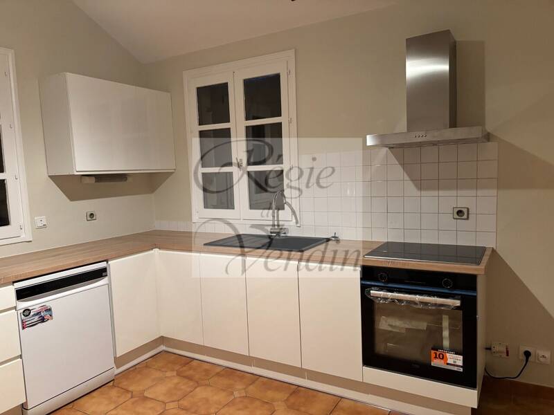 Maison à louer, 147m², SAINT GENIS LES OLLIERES