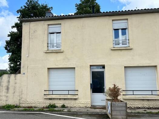Appartement à louer 650 € 5 pièces 3 chambres 112 m² RDC/1 Le Tréhou 29450