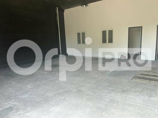 Local d'activités à louer 1 500 € 125 m² d'espace de stockage Compiègne 60200