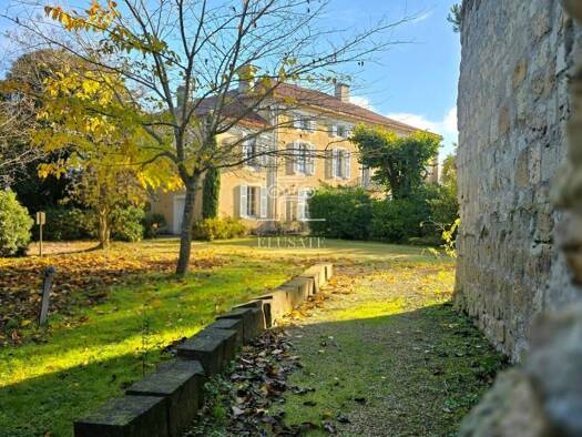 Château à vendre 1 316 000 € 12 pièces 8 chambres 523 m² 9 174 m² de terrain Condom 32100