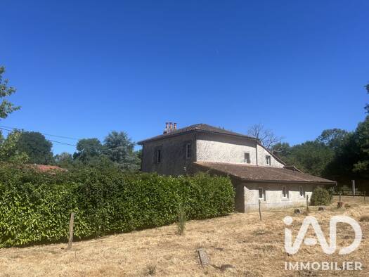 Maison à vendre 230 000 € 7 pièces 4 chambres 188 m² 16 439 m² de terrain La Forêt-sur-Sèvre 79380