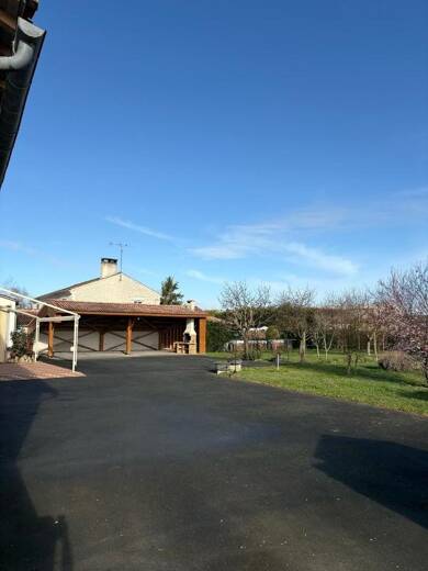 Maison à louer 988 € 4 pièces 3 chambres 130 m² 1 000 m² de terrain Hôtel de Ville Cognac 16100