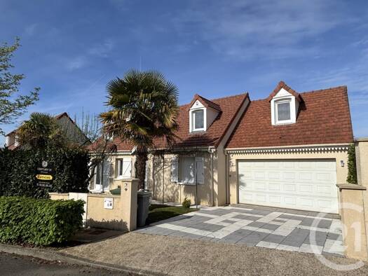 Maison à vendre 379 000 € 8 pièces 4 chambres 121 m² 484 m² de terrain Ballancourt-sur-Essonne 91610