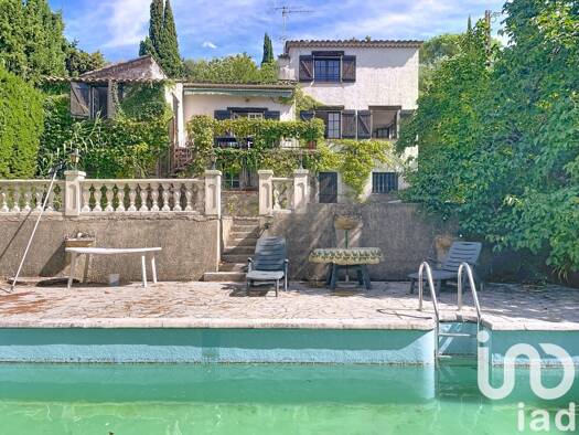 Maison de plain-pied à vendre 450 000 € 5 pièces 4 chambres 130 m² 1 365 m² de terrain Saint-Paul-en-Forêt 83440