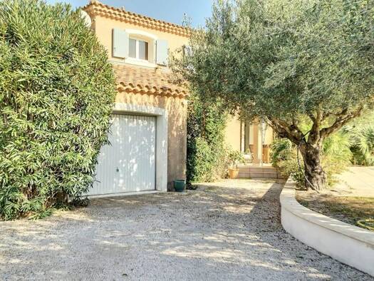 Maison à louer 1 384 € 4 pièces 3 chambres 100 m² 703 m² de terrain Morieres les Avignon 84310