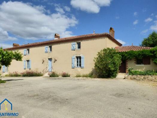 Maison à vendre 454 575 € 7 pièces 5 chambres 266,8 m² 3 002 m² de terrain Chantonnay 85110