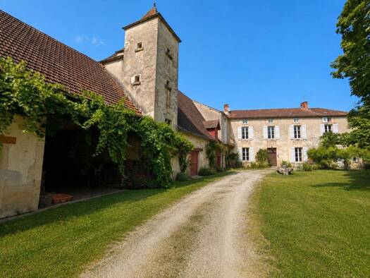 Maison à vendre 490 000 € 12 pièces 10 chambres 400 m² Gigouzac 46150
