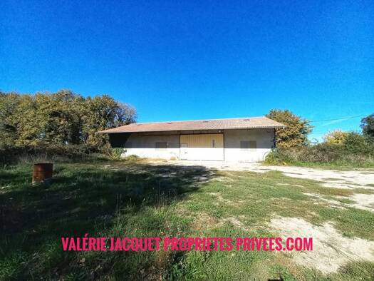 Entrepôt à vendre 230 000 € 250 m² d'espace de stockage Montpon-Ménestérol 24700