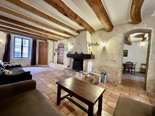 Maison à vendre 270 000 € 4 pièces 2 chambres 158 m² 120 m² de terrain Brue-Auriac 83119