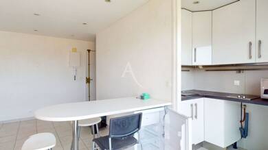 Appartement à louer 739 € 1 pièce 19 m² Dernier étage, Étage 4/4 Liberté-Vert de Maison Maisons Alfort 94700