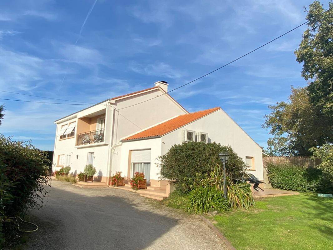 Maison à vendre, 185m², SAINT HILAIRE DE CHALEONS