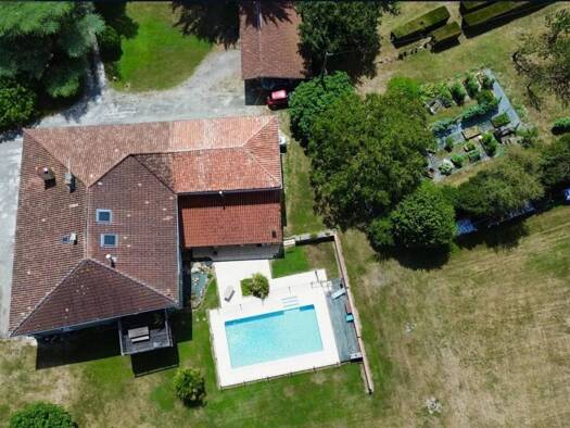 Maison à vendre 550 000 € 11 pièces 6 chambres 400 m² 8 000 m² de terrain Garros Auch 32000