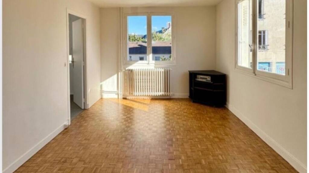 Appartement à vendre 128 800 € 1 pièce 33 m² Étage 2/4 République-Gare-Porte de Paris Saint-Denis 93200