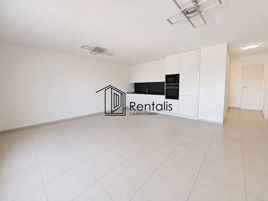 Appartement à louer 2 100 € 3 pièces 2 chambres 70,25 m² Étage 2/3 Est Saint-Genis-Pouilly 01630