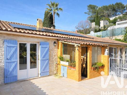 Maison de plain-pied à vendre 360 000 € 3 pièces 2 chambres 93,4 m² 677 m² de terrain Nord Pégomas 06580