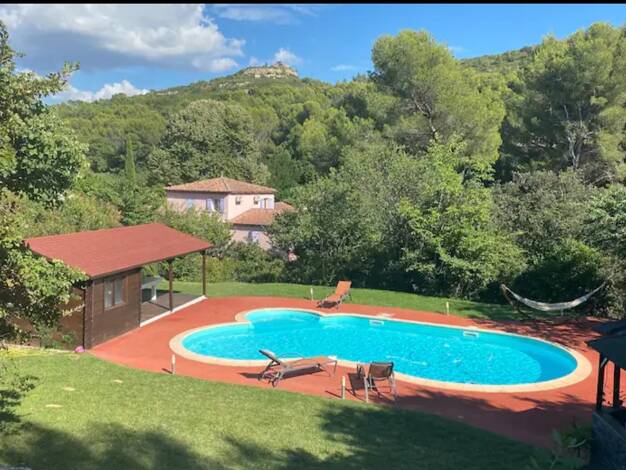 Villa à louer - Première occupation 3 200 € 7 pièces 5 chambres 200 m² 4 000 m² de terrain Le Vallon-La Croix Blanche-Basses Viougues-Coustelade Salon-de-Provence 13300