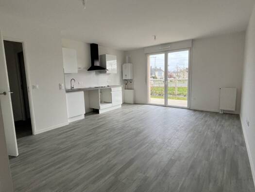 Appartement à louer 1 010 € 3 pièces 2 chambres 62 m² RDC Bayeux 14400