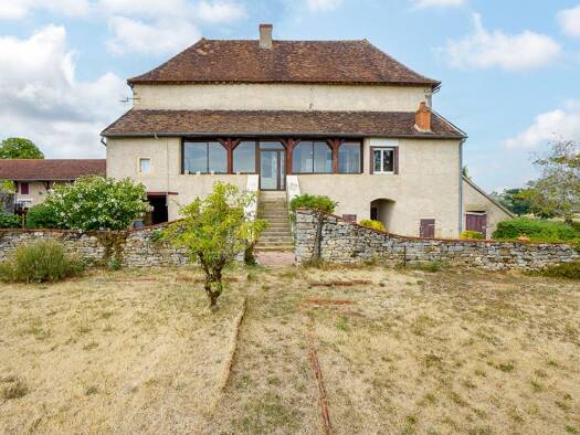 Maison à vendre 183 000 € 4 pièces 2 chambres 86 m² 1 180 m² de terrain Joncy 71460