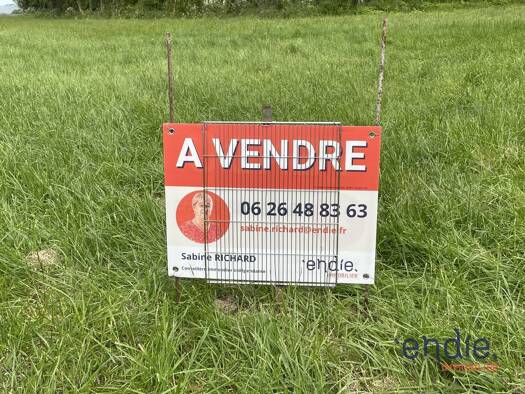 Terrain constructible à vendre 32 500 € 2 435 m² de terrain Coussay 86110