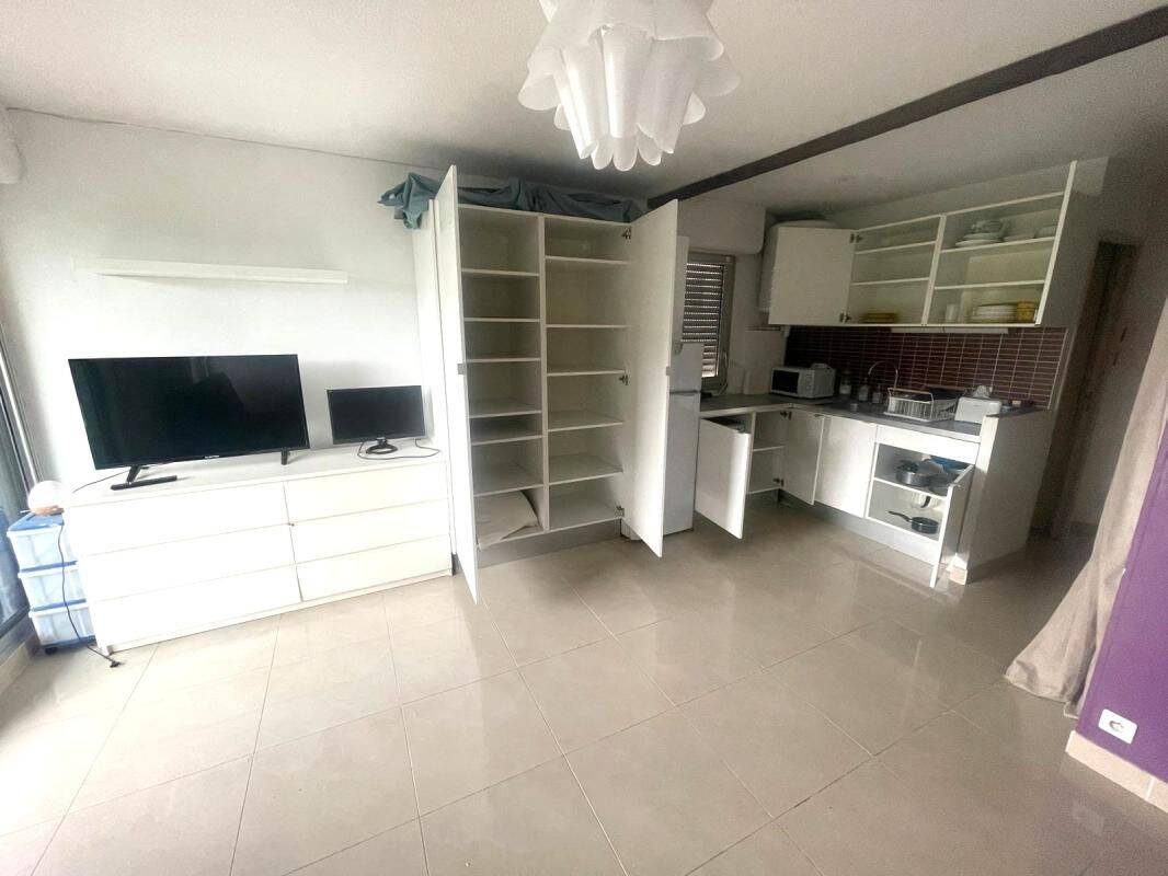Grand studio de 27.83 m² Meublé avec loggia et parking — 3