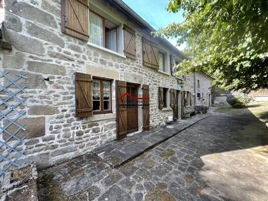 Maison à vendre 174 000 € 6 pièces 3 chambres 105 m² 4 305 m² de terrain Royère-de-Vassivière 23460