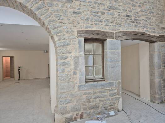 Local d'activités à louer 1 680 € 180 m² d'espace de stockage Villersexel 70110