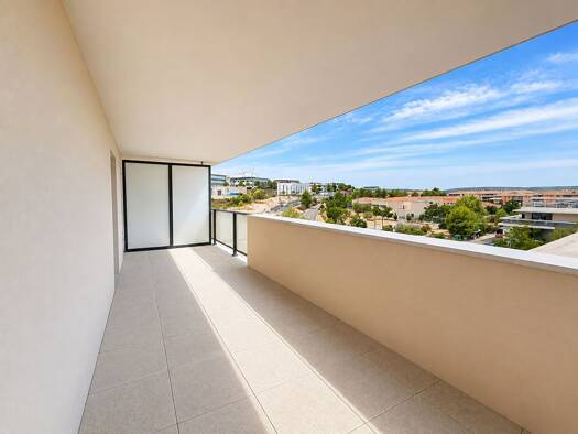 Appartement à vendre 283 500 € 3 pièces 2 chambres 64 m² Étage 4/5 La Duranne Aix-en-Provence 13290