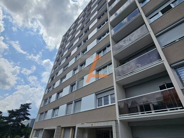 Appartement à vendre 45 000 € 2 pièces 1 chambre 52 m² Étage 7/8 St Etienne 42100