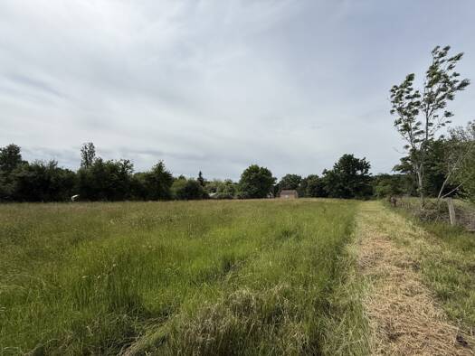 Terrain à vendre 33 000 € 1 664 m² de terrain St Priest Bramefant 63310
