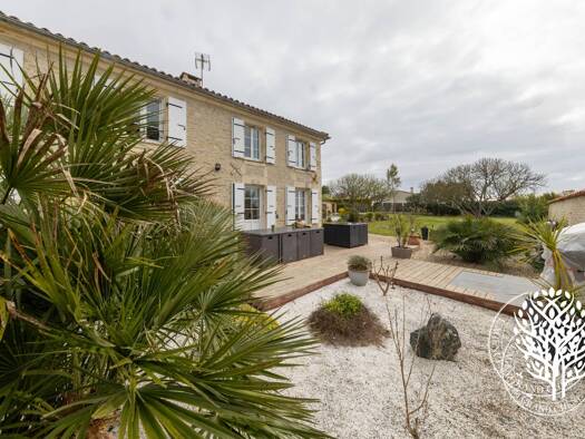 Maison à vendre 488 000 € 8 pièces 5 chambres 214,12 m² 1 845 m² de terrain