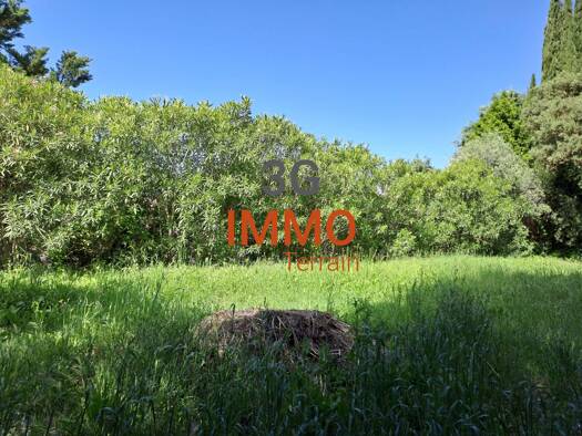 Terrain constructible à vendre 170 000 € 628 m² de terrain Saint-Maximin 30700