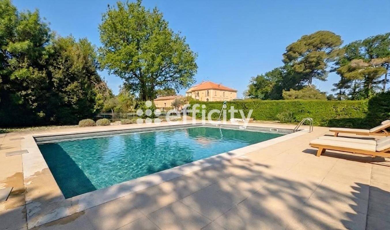 Maison à vendre, 1000m², ENTRAIGUES SUR LA SORGUE