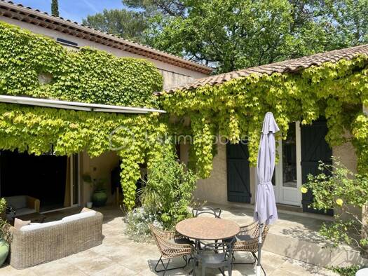 Maison à vendre 890 000 € 10 pièces 8 chambres 282 m² 5 002 m² de terrain Saint-Paul-en-Forêt 83440