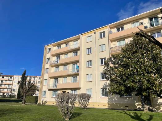 Appartement à vendre 140 000 € 4 pièces 2 chambres 67,07 m² Étage 4/4 Oiselet la Grive Bourgoin-Jallieu 38300