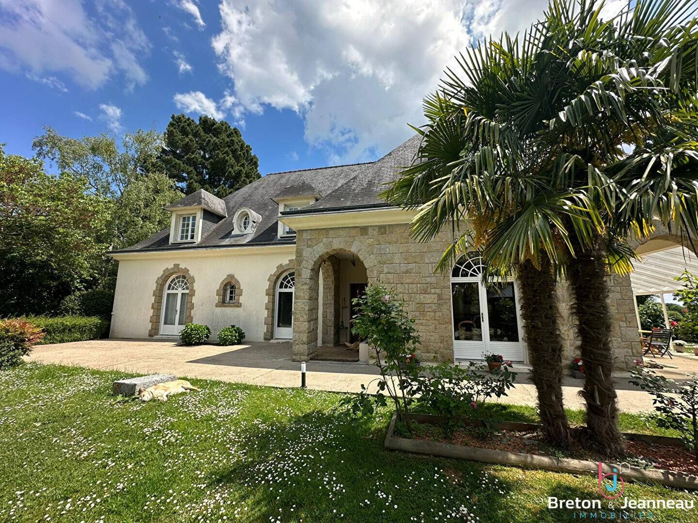Maison à vendre, 393m², L'HUISSERIE