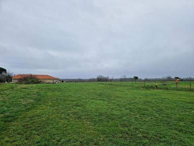 Terrain constructible à vendre 12 000 € 1 400 m² de terrain Boisredon 17150
