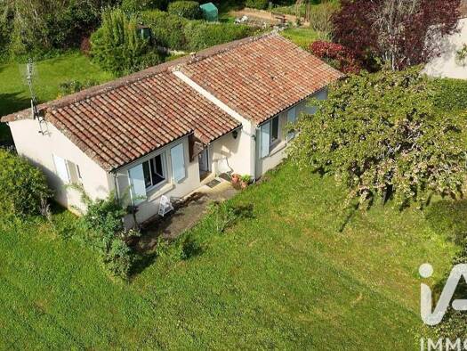 Maison de plain-pied à vendre 69 000 € 2 pièces 1 chambre 45,11 m² 1 401 m² de terrain Blanzay 86400