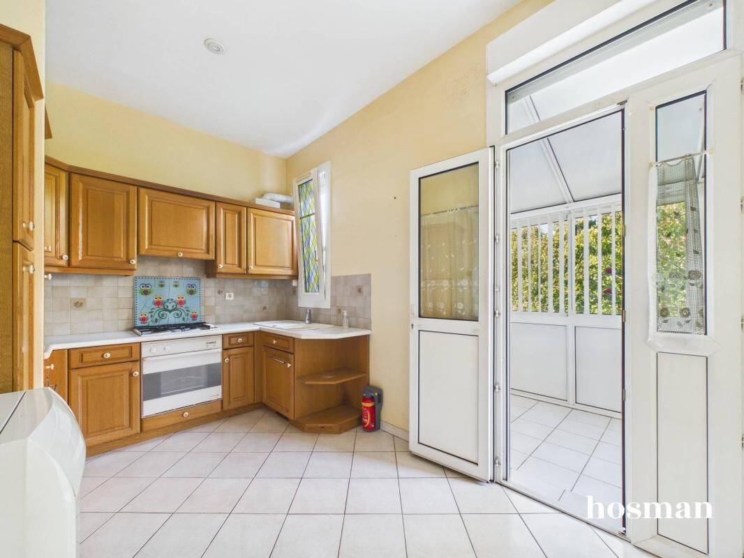 Charmante maison à rafraichir avec superbe jardin et garage - Qu — 3