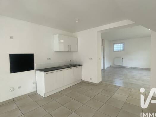 Appartement à louer 875 € 4 pièces 2 chambres 105 m² RDC/1 Vers-sur-Selle 80480