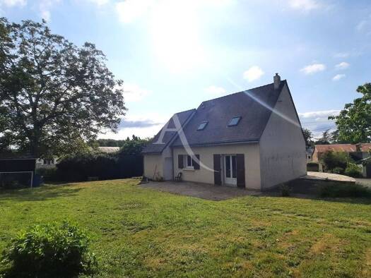 Maison à vendre 239 000 € 5 pièces 4 chambres 105 m² 1 151 m² de terrain Briollay 49125