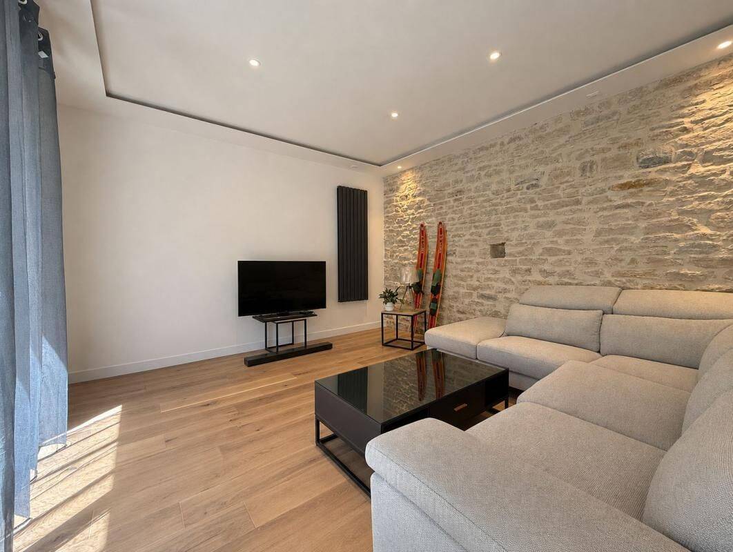 Maison ancienne T 5 - entièrement rénovée - 3 chambres- cave- ga — 4