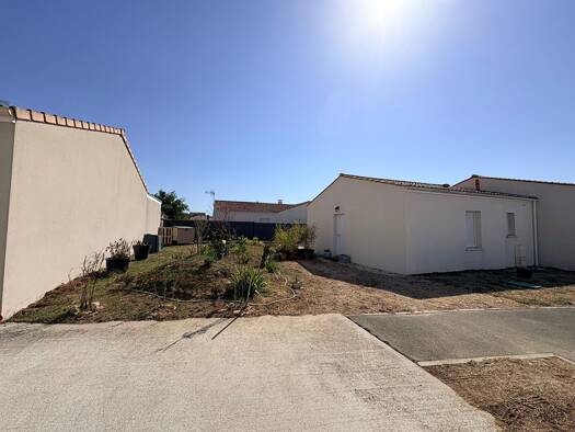 Maison de plain-pied à vendre 133 500 € 2 pièces 1 chambre 48,78 m² 270 m² de terrain Ecarts Tonnay-Charente 17430