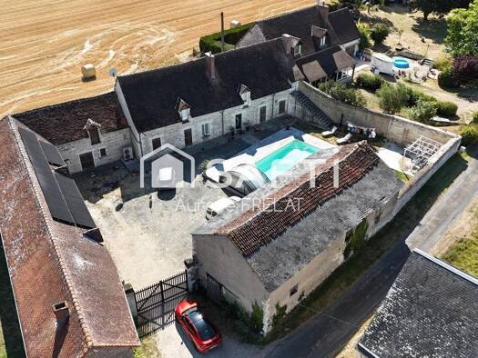 Maison à vendre 299 000 € 7 pièces 5 chambres 240 m² 2 535 m² de terrain Maillé 37800