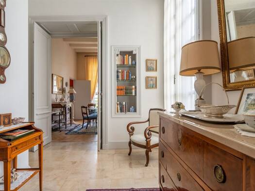 Appartement à vendre 750 000 € 4 pièces 2 chambres 150 m² 1er étage Centre Tours 37000