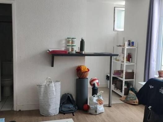 Appartement à louer 375 € 1 pièce 16,8 m² Étage 1/2 Centre Brest 29200