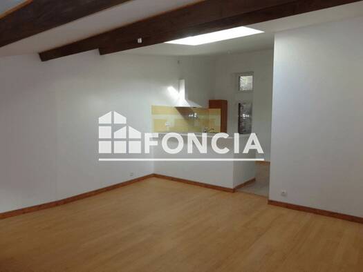 Appartement à louer 485 € 2 pièces 1 chambre 48,7 m² 3ème étage Centre Ville Bagnols-sur-Cèze 30200