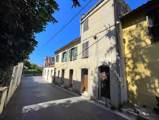 Maison à vendre 650 000 € 8 pièces 6 chambres 180 m² 880 m² de terrain La Turbie 06320