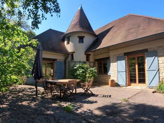 Maison à vendre 467 000 € 5 pièces 4 chambres 195 m² 18 154 m² de terrain La Chapelle sur Furieuse 39110