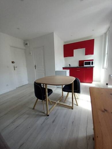 Appartement à louer 400 € 1 pièce 19 m² Étage 1/2 Angouleme 16000